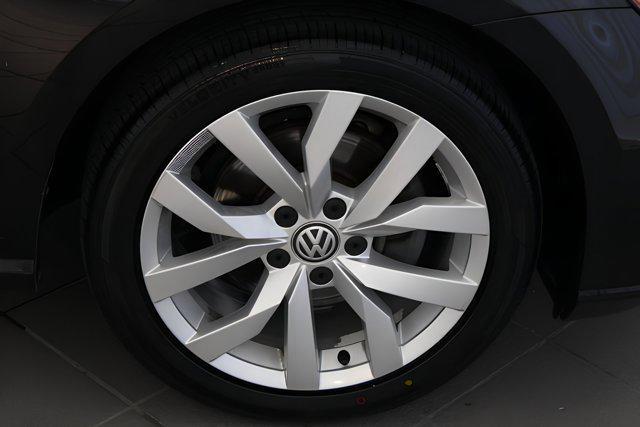 Photo of 2019 Deep Black Pearl Volkswagen Golf SportWagen
