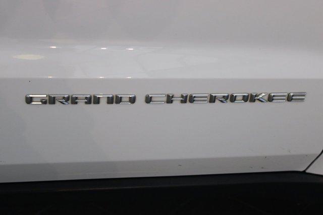 Photo of 2015 Bright White Clearcoat Jeep Grand Cherokee