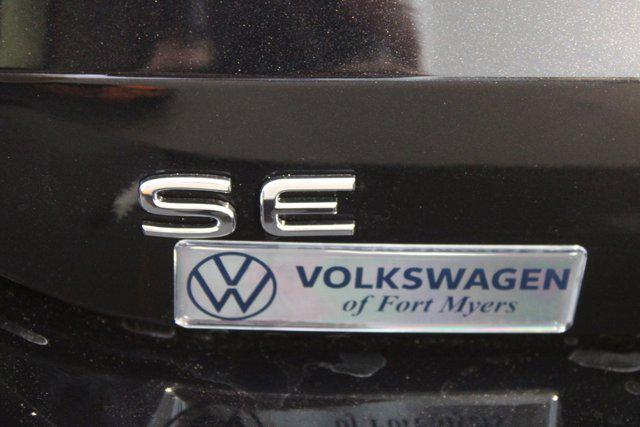 Photo of 2025 Deep Black Pearl exterior Volkswagen Tiguan