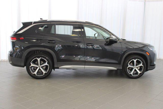 Photo of 2025 Deep Black Pearl exterior Volkswagen Tiguan