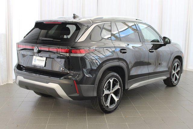 Photo of 2025 Deep Black Pearl exterior Volkswagen Tiguan