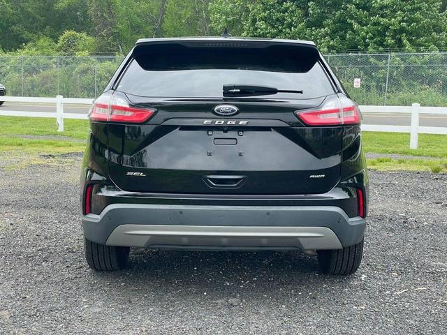 Photo of 2021 Agate Black Metallic Ford Edge