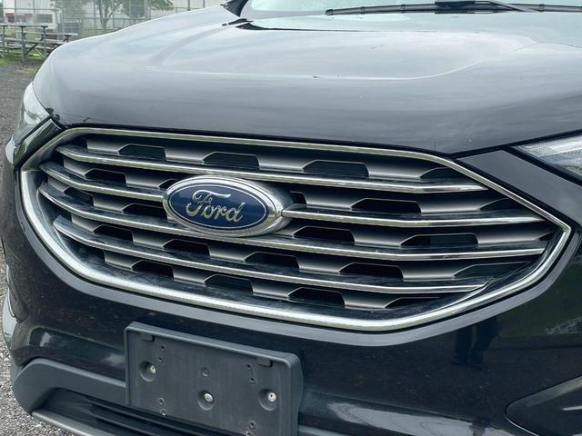 Photo of 2021 Agate Black Metallic Ford Edge