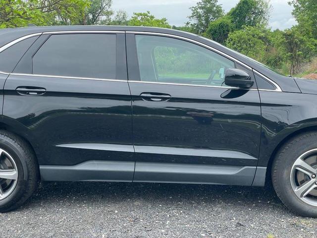 Photo of 2021 Agate Black Metallic Ford Edge