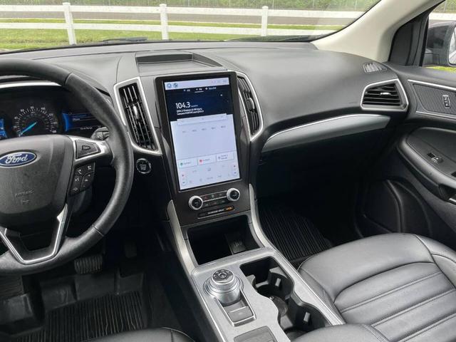 Photo of 2021 Agate Black Metallic Ford Edge