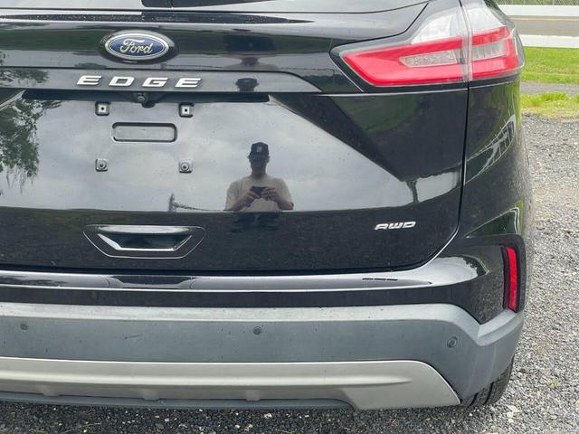Photo of 2021 Agate Black Metallic Ford Edge