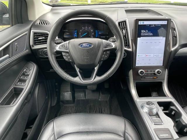 Photo of 2021 Agate Black Metallic Ford Edge