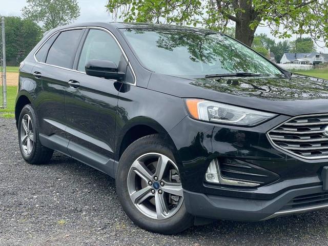 Photo of 2021 Agate Black Metallic Ford Edge