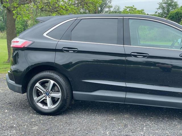 Photo of 2021 Agate Black Metallic Ford Edge
