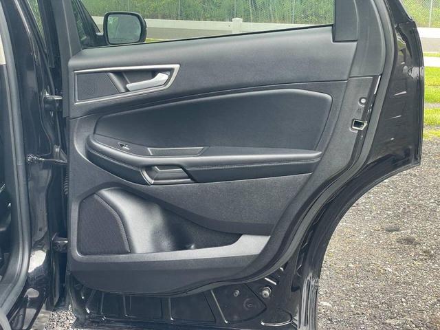 Photo of 2021 Agate Black Metallic Ford Edge