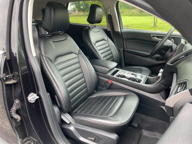 Photo of 2021 Agate Black Metallic Ford Edge