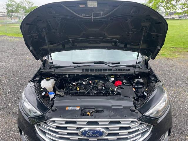 Photo of 2021 Agate Black Metallic Ford Edge