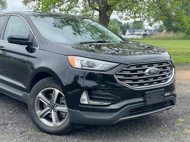 Photo of 2021 Agate Black Metallic Ford Edge