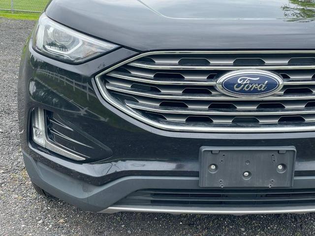 Photo of 2021 Agate Black Metallic Ford Edge