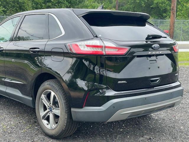 Photo of 2021 Agate Black Metallic Ford Edge