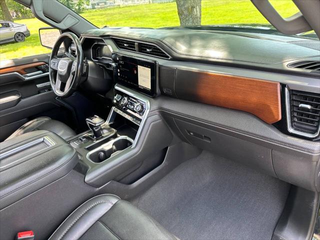 Photo of 2022 Onyx Black GMC Sierra 1500