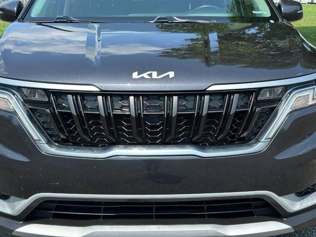 Photo of 2022 Gray Kia Carnival