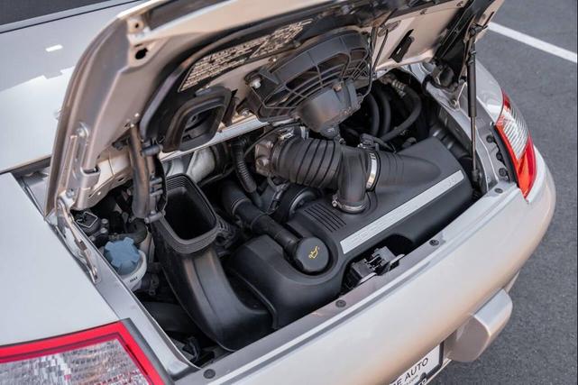 Photo of 2006 Silver Porsche 911
