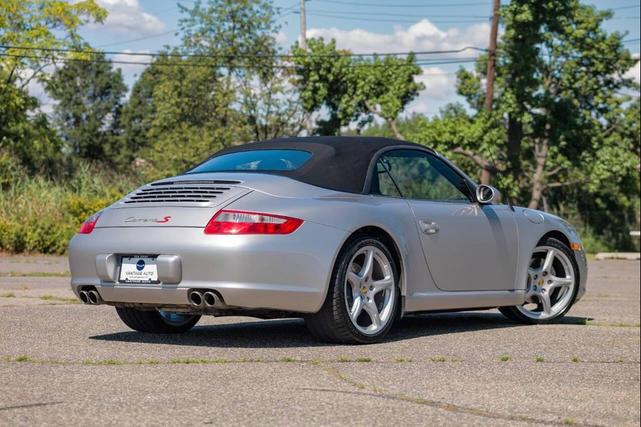 Photo of 2006 Silver Porsche 911