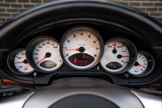Photo of 2006 Silver Porsche 911