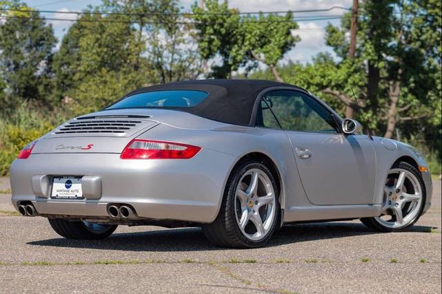 Photo of 2006 Silver Porsche 911