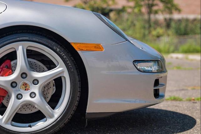 Photo of 2006 Silver Porsche 911