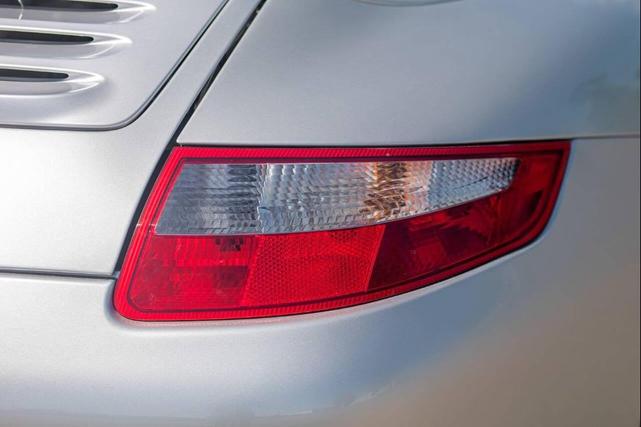 Photo of 2006 Silver Porsche 911