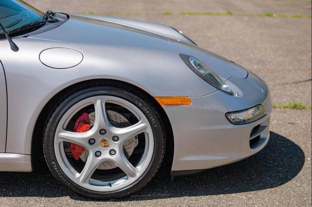 Photo of 2006 Silver Porsche 911