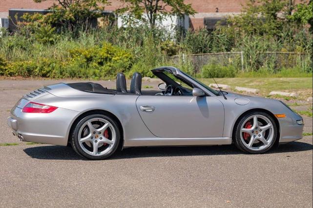 Photo of 2006 Silver Porsche 911
