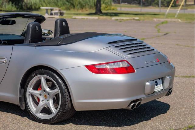 Photo of 2006 Silver Porsche 911