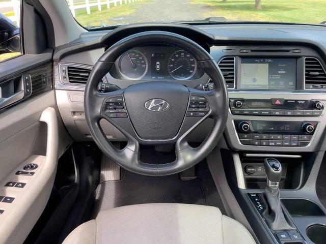 Photo of 2017 Black Hyundai SONATA Hybrid
