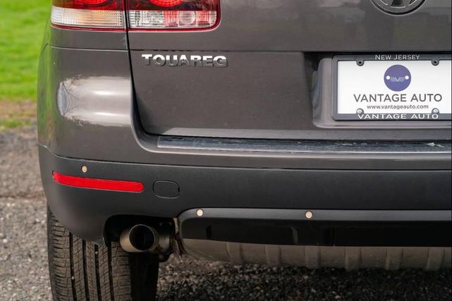 Photo of 2008 Gray Volkswagen Touareg 2