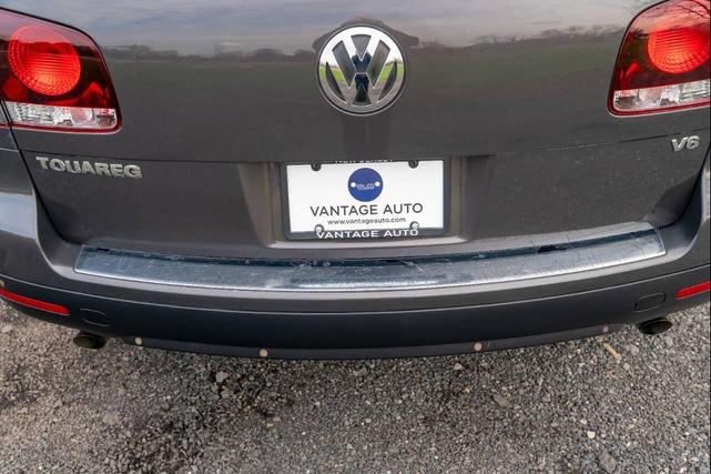 Photo of 2008 Gray Volkswagen Touareg 2