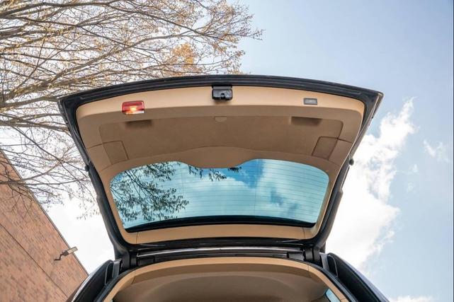 Photo of 2008 Gray Volkswagen Touareg 2
