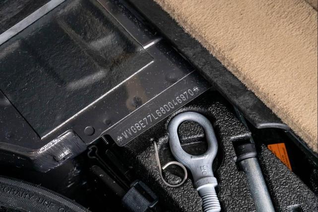 Photo of 2008 Gray Volkswagen Touareg 2