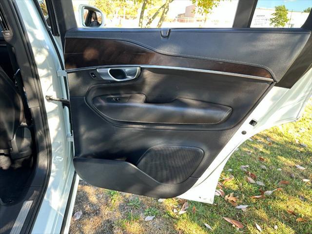 Photo of 2017 White Volvo XC90