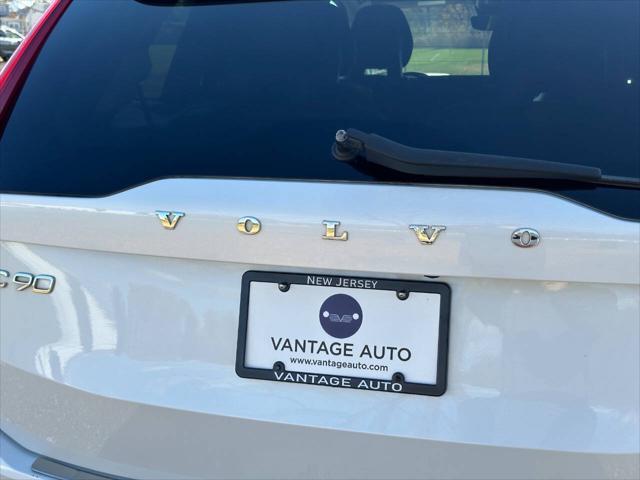 Photo of 2017 White Volvo XC90