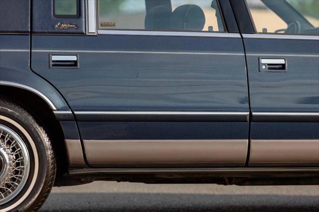 Photo of 1992 Blue Chrysler New Yorker