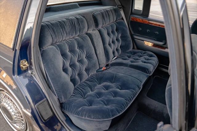 Photo of 1992 Blue Chrysler New Yorker