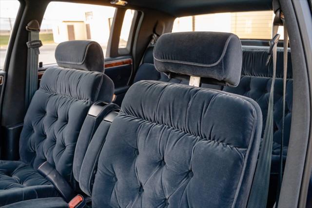 Photo of 1992 Blue Chrysler New Yorker