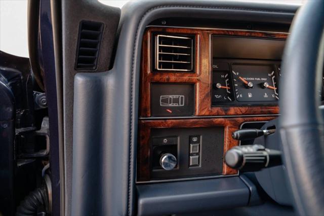 Photo of 1992 Blue Chrysler New Yorker