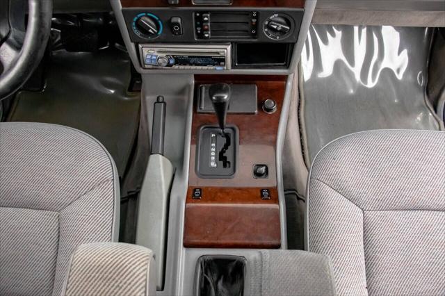 Photo of 1995 White Mercedes-Benz G-Class