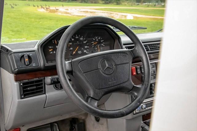 Photo of 1995 White Mercedes-Benz G-Class