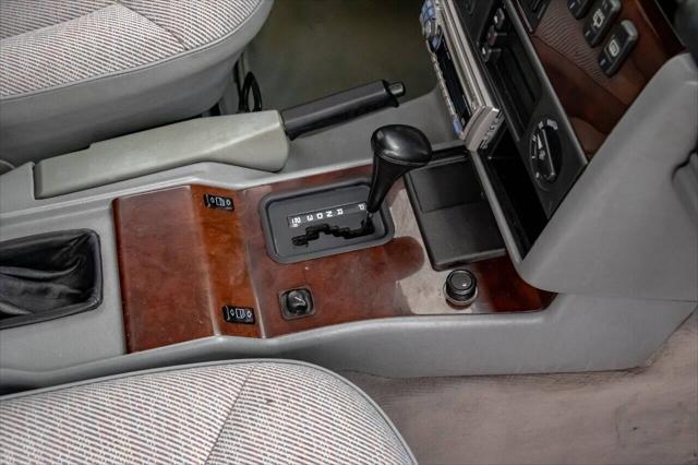 Photo of 1995 White Mercedes-Benz G-Class