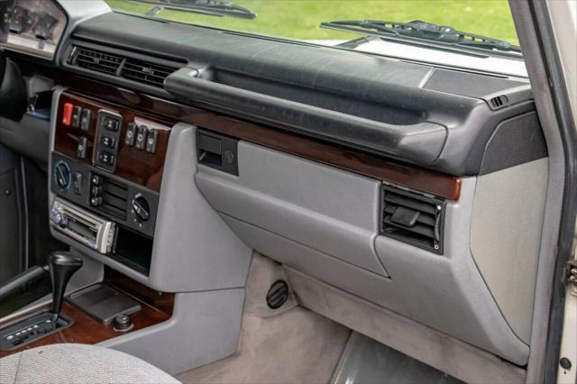 Photo of 1995 White Mercedes-Benz G-Class
