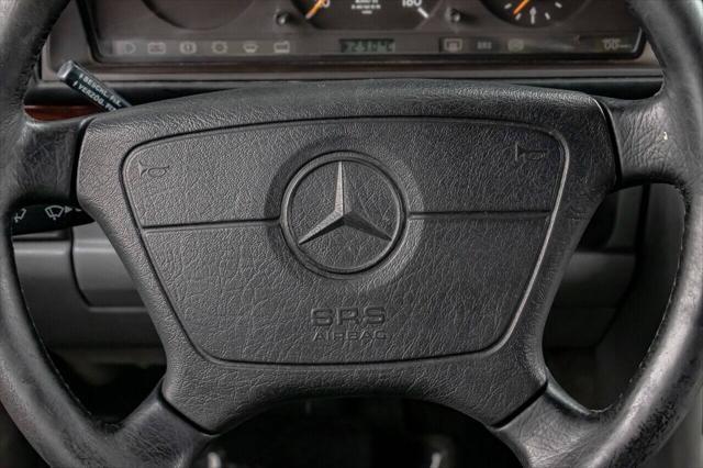 Photo of 1995 White Mercedes-Benz G-Class