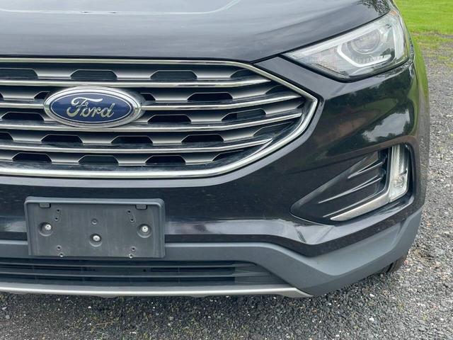 Photo of 2021 Agate Black Metallic Ford Edge
