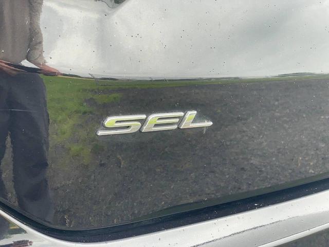 Photo of 2021 Agate Black Metallic Ford Edge