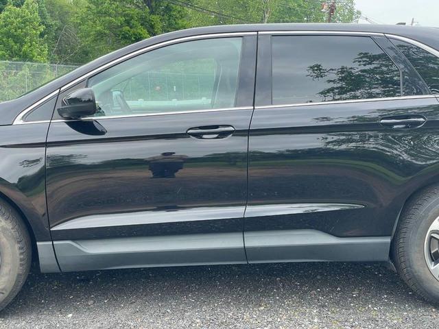 Photo of 2021 Agate Black Metallic Ford Edge