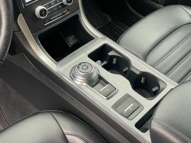 Photo of 2021 Agate Black Metallic Ford Edge